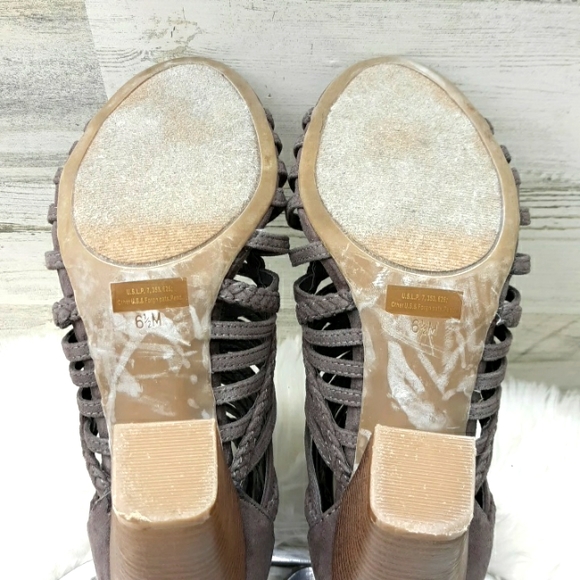 EUC GUESS HEELED SANDALS - Picture 6 of 9